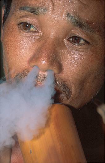 May 2015 Smoking in Life and in the Hereafter A Chinese Water Pipe